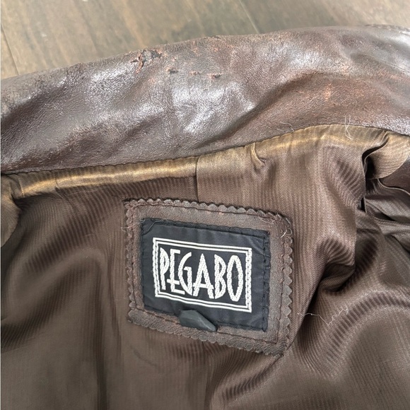 Vintage Women's Brown Leather Jacket - Picture 10 of 10